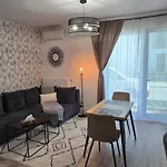 1 Pokojowy - Kawalerka Z Klimatyzacja, Garazem Podziemnym Warsaw